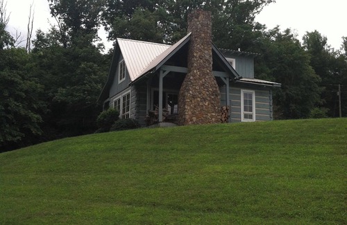 Sparta Cabin | Blue Ridge Mountain 'Solitude' on The Little River