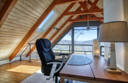 Blue Ridge Cabin | Blue Ridge Mountaintop Luxe Villa on 5 Acres w/Spellbinding Panoramic Views