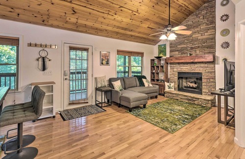 Unaka Cabin | Blue Ridge Mtn Hideaway w/ Fire Pit, Grill!
