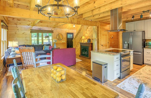 Vesta Cabin | Blue Ridge Mtns Retreat w/Views, 1 Mi to Parkway!
