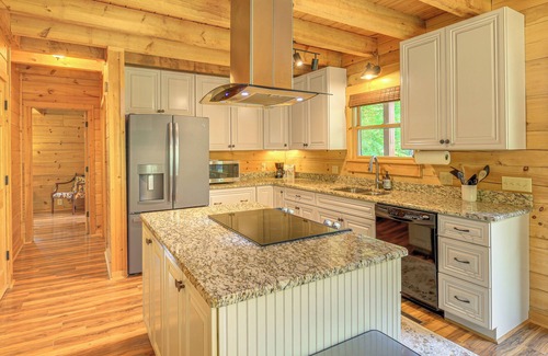 Vesta Cabin | Blue Ridge Mtns Retreat w/Views, 1 Mi to Parkway!