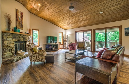 Swannanoa House | Blue Ridge Retreat close to Black Mountain
