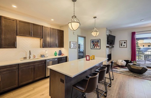 Silverthorne Condo | Blue River Parkway’s Colorful Escape