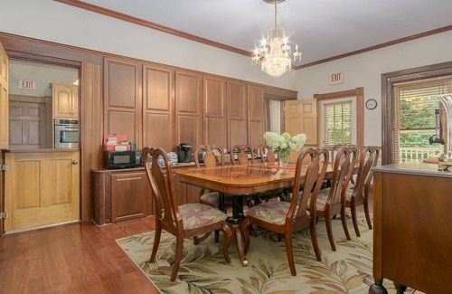 Newaygo Apartment | Blue Room at Newaygo Bed & Breakfast
