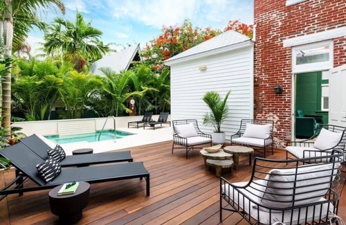 Historic Seaport Apartment | Blue Room at the Grand Maloney