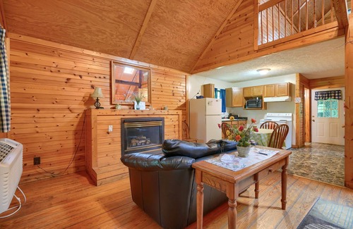 Logan Cabin | Blue Rose Cabins - Pinecrest Cabin