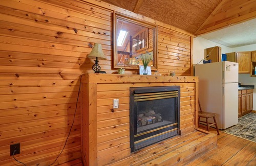 Logan Cabin | Blue Rose Cabins - Pinecrest Cabin