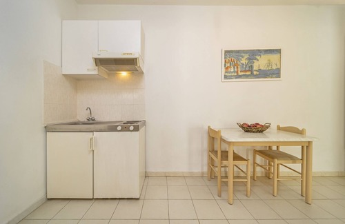 Ixia Apartment | Blue Roses