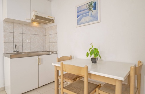 Ixia Apartment | Blue Roses