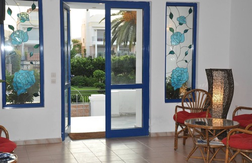 Ixia Apartment | Blue Roses
