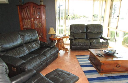 Melville House | Blue Sea Dragon... esplanade-opposite Jetty, close to all...