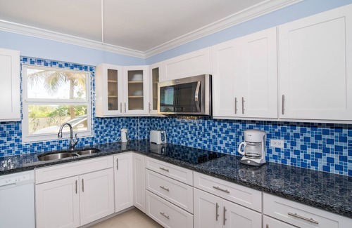 Gun Bay Apartment | Blue Sea Hideaway - POOL CONSTRUCTION IS COMPLETE !