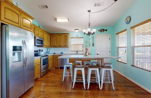 Crystal Beach House | Blue Seagull: 2 BR, 2 BA House in Crystal Beach, Sleeps 7