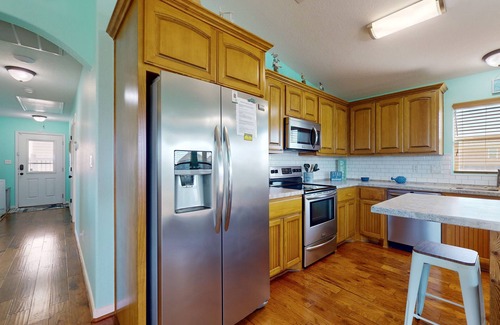Crystal Beach House | Blue Seagull: 2 BR, 2 BA House in Crystal Beach, Sleeps 7