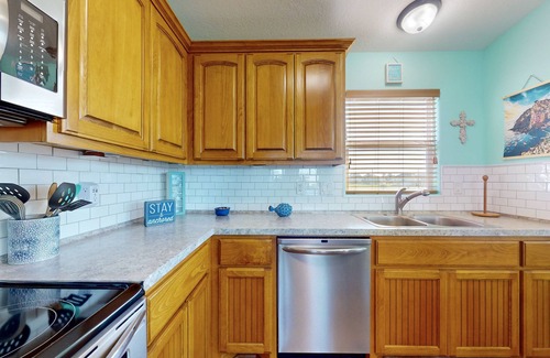 Crystal Beach House | Blue Seagull: 2 BR, 2 BA House in Crystal Beach, Sleeps 7