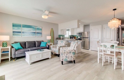 North Carolina Coast Apartment | Blue Skies Ahead Top-Floor Oceanfront Luxury Penthouse