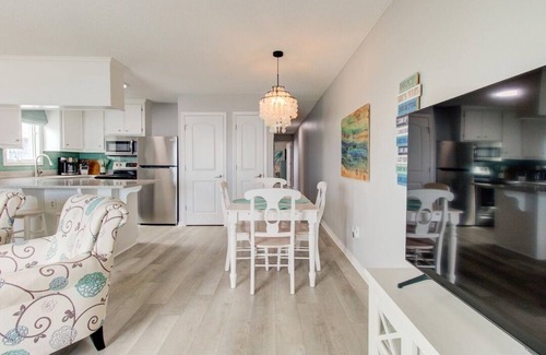North Carolina Coast Apartment | Blue Skies Ahead Top-Floor Oceanfront Luxury Penthouse
