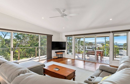Anglesea House | Blue Skies On Bannister