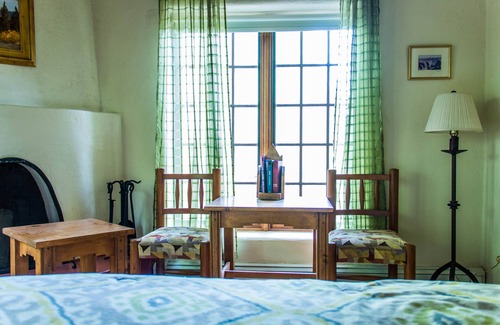 Taos Bed & Breakfast | Blue Sky Bed & Breakfast at the historic San Geronimo Lodge is 18 bdr property