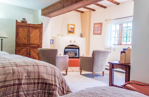 Taos Bed & Breakfast | Blue Sky Bed & Breakfast at the historic San Geronimo Lodge is 18 bdr property