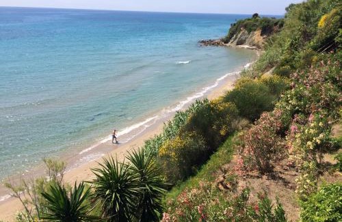 Agios Matthaios House | BLUE SKY COTTAGE, Kanouli beach