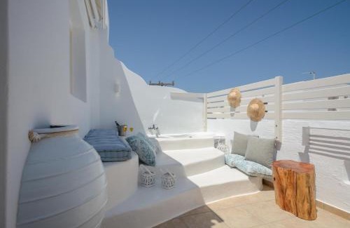 Old Town Naxos Hotel | Blue Sky Summer