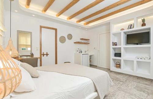 Old Town Naxos Hotel | Blue Sky Summer