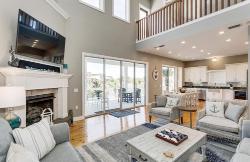 Caribbean Isle House | Blue Sound: Gorgeous LARGE, PRIVATE HOME in Gated Beach Community