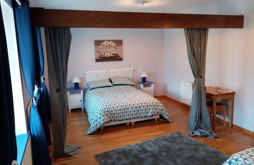 Gavray Bed & Breakfast | BLUE spacious room - Breakfast included