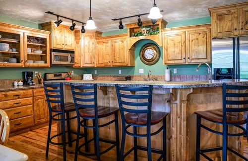 Victor House | Blue Spruce Inn 1.25 acres mountain views 6 bed 6.5 bath 4,040 sqft - 2 kitchens