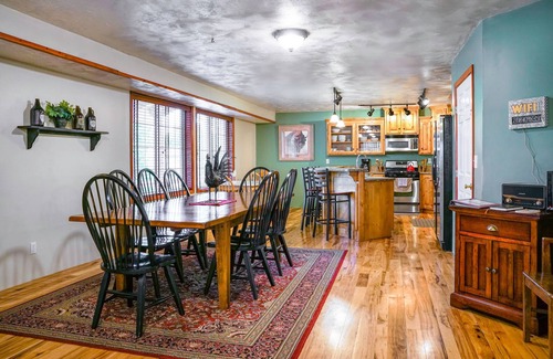 Victor House | Blue Spruce Inn 1.25 acres mountain views 6 bed 6.5 bath 4,040 sqft - 2 kitchens