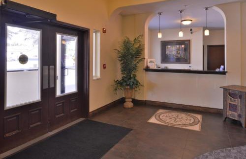 Meeker Hotel | Blue Spruce Inn-Meeker, Colorado