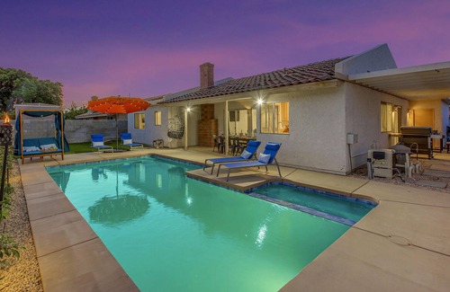 Indio House | Blue Sunset: Pool, Spa, PoolTable, PingPong, more!