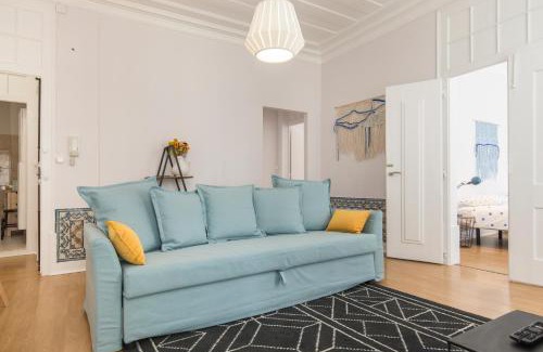 Sacramento Apartment | Blue Tiles in City Center