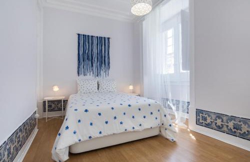 Sacramento Apartment | Blue Tiles in City Center