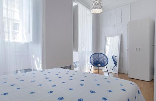Sacramento Apartment | Blue Tiles in City Center