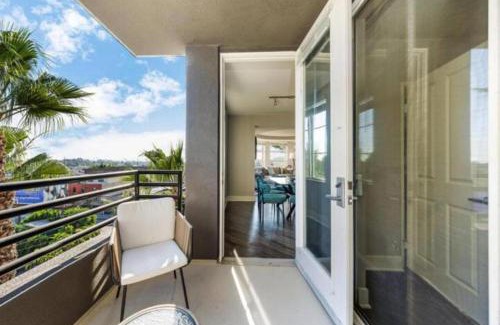 Pico Apartment | Blue Topaz Retreat - Spacious 3BR Gorgeous City views