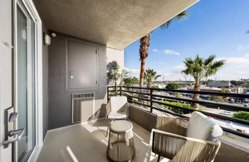 Pico Apartment | Blue Topaz Retreat - Spacious 3BR Gorgeous City views