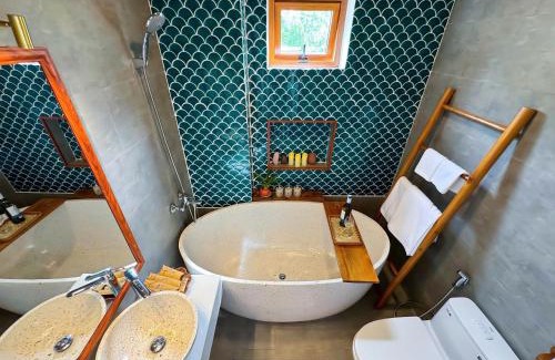 Cam Pho House | Blue Tropical House Hội An