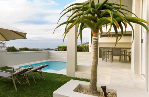Camps Bay Villa | Blue Views Penthouse Beachfront Apartment with Pool