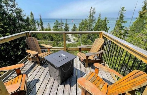 Northern Bruce Peninsula Cottage | Blue Vista Tobermory Waterfront Cottage