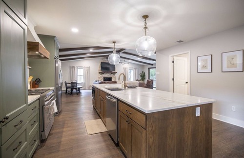 New Braunfels House | Blue Water Lodge- Guadalupe riverfront, Newly remodeled, sleeps 12!
