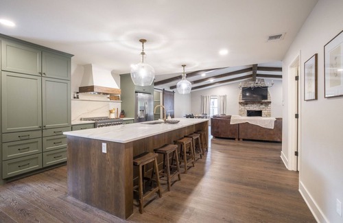 New Braunfels House | Blue Water Lodge- Guadalupe riverfront, Newly remodeled, sleeps 12!