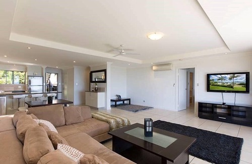 Hamilton Island Apartment | Blue water Views 15, Beautiful Apartment on Hamilton Island