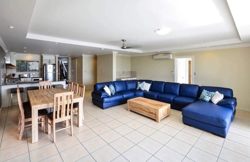 Hamilton Island Apartment | Blue Water Views 9, Seaview Apartment on Hamilton Island