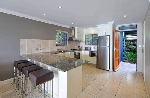 Hamilton Island Apartment | Blue Water Views 9, Seaview Apartment on Hamilton Island