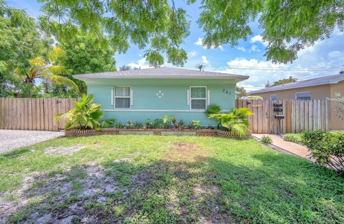 Dania Beach House | Blue Wave Bungalow 1/1 | Stylish Retreat