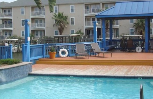 Corpus Christi Condo | BLUE WAVES BEACH RESORT