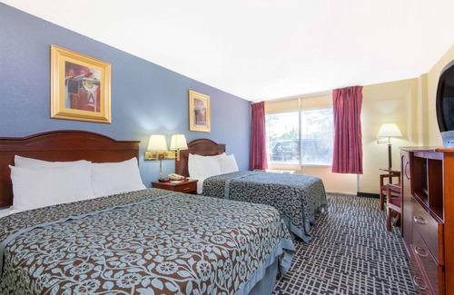 Wichita Hotel | Blue Way Inn & Suites Wichita East-2 Queen Bed Non Smoking