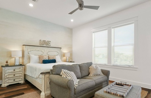 Miramar Beach House | Blue Whale | Luxurious getaway!